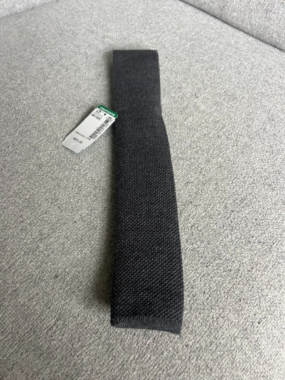 Men's Grey Tie. 100% wool.  Made in Italy.   NEW with tags.   Retail:$125+tax